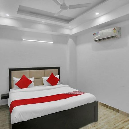Oyo 82100 Golden Residency โนอิดา ภายนอก รูปภาพ