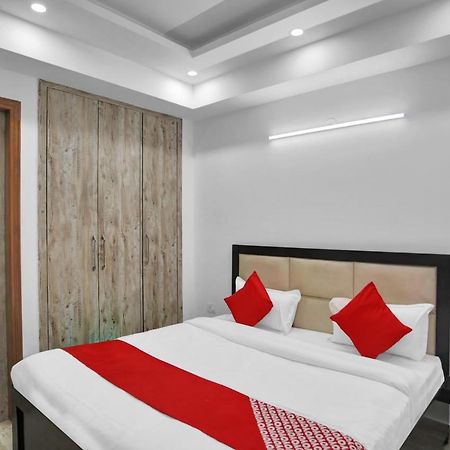 Oyo 82100 Golden Residency โนอิดา ภายนอก รูปภาพ
