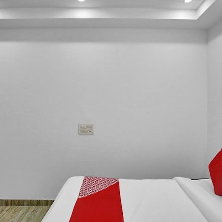Oyo 82100 Golden Residency โนอิดา ภายนอก รูปภาพ