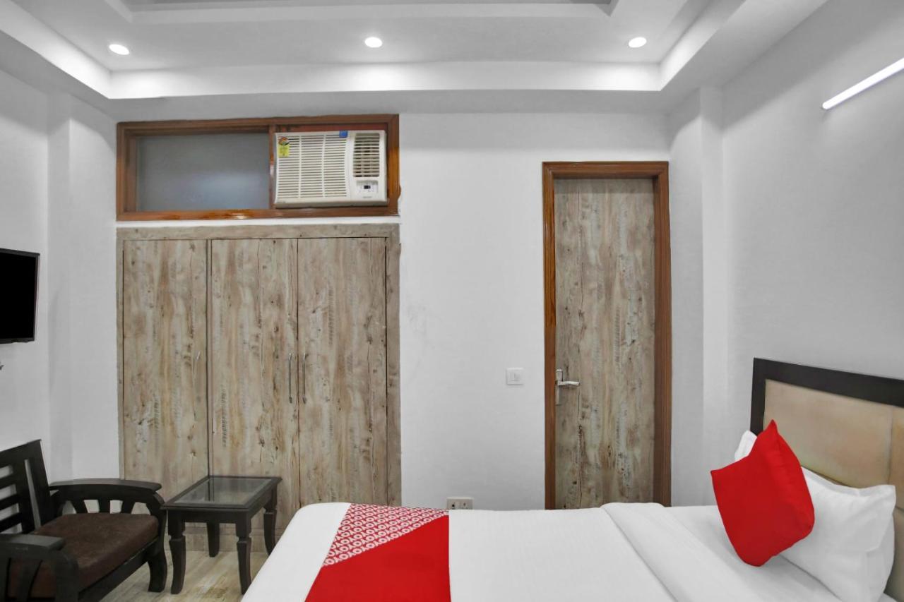 Oyo 82100 Golden Residency โนอิดา ภายนอก รูปภาพ