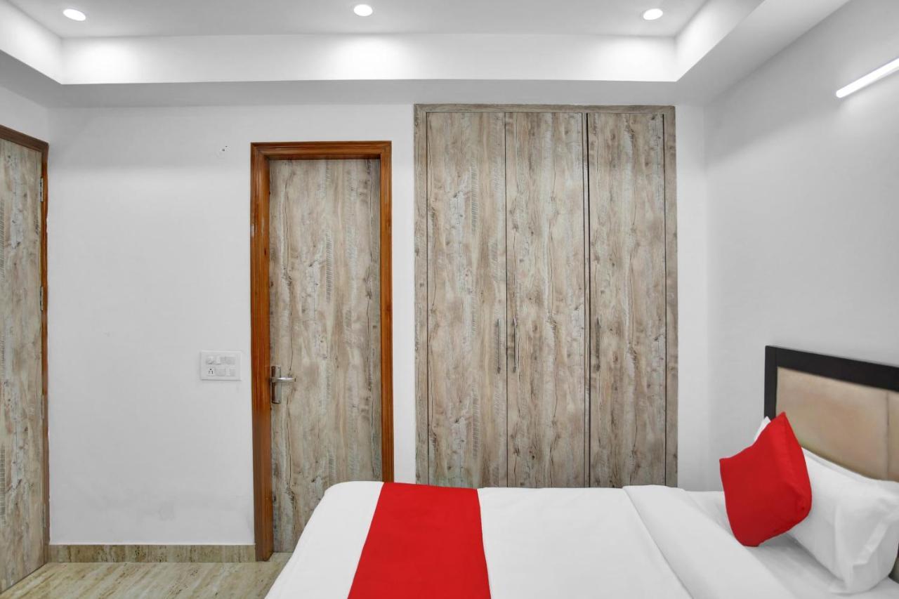 Oyo 82100 Golden Residency โนอิดา ภายนอก รูปภาพ