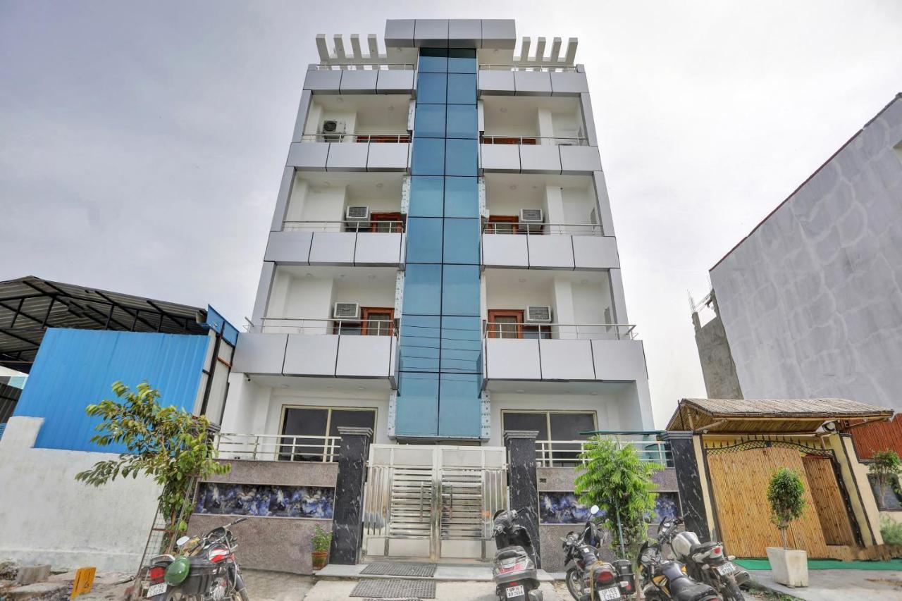 Oyo 82100 Golden Residency โนอิดา ภายนอก รูปภาพ