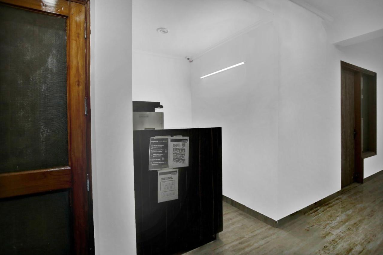 Oyo 82100 Golden Residency โนอิดา ภายนอก รูปภาพ