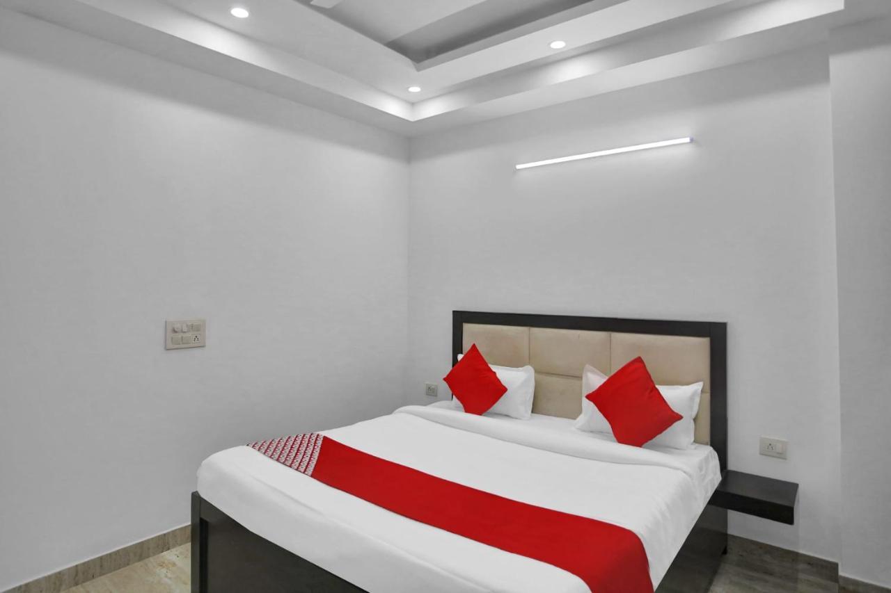 Oyo 82100 Golden Residency โนอิดา ภายนอก รูปภาพ