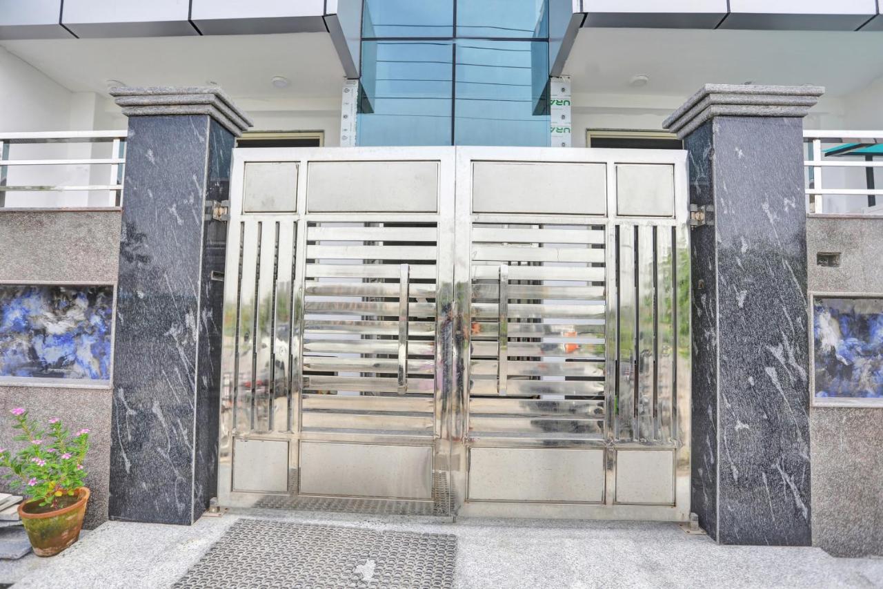 Oyo 82100 Golden Residency โนอิดา ภายนอก รูปภาพ
