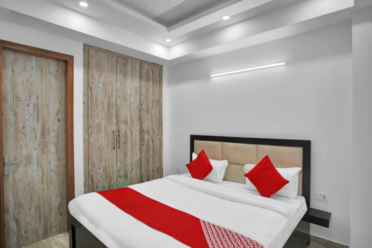 Oyo 82100 Golden Residency โนอิดา ภายนอก รูปภาพ