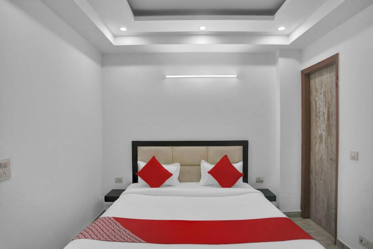Oyo 82100 Golden Residency โนอิดา ภายนอก รูปภาพ