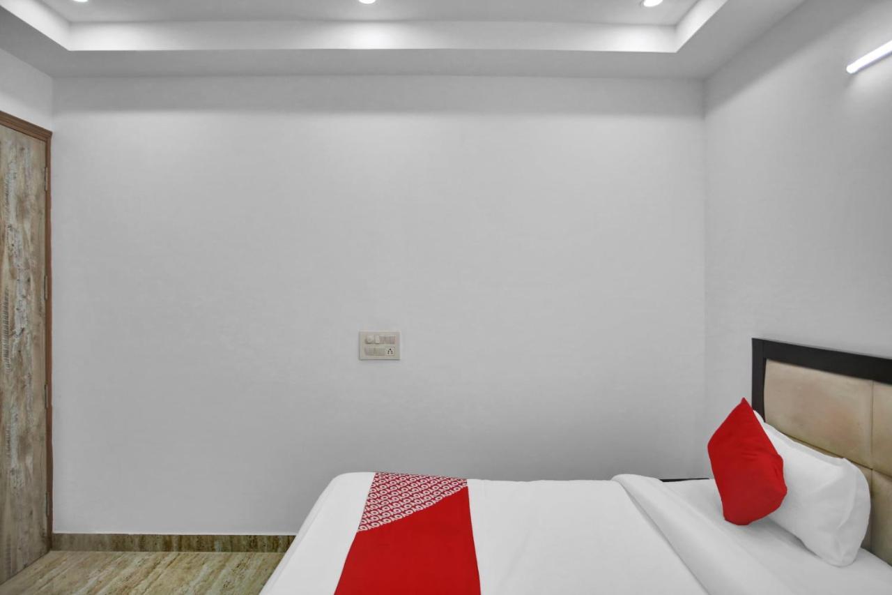 Oyo 82100 Golden Residency โนอิดา ภายนอก รูปภาพ