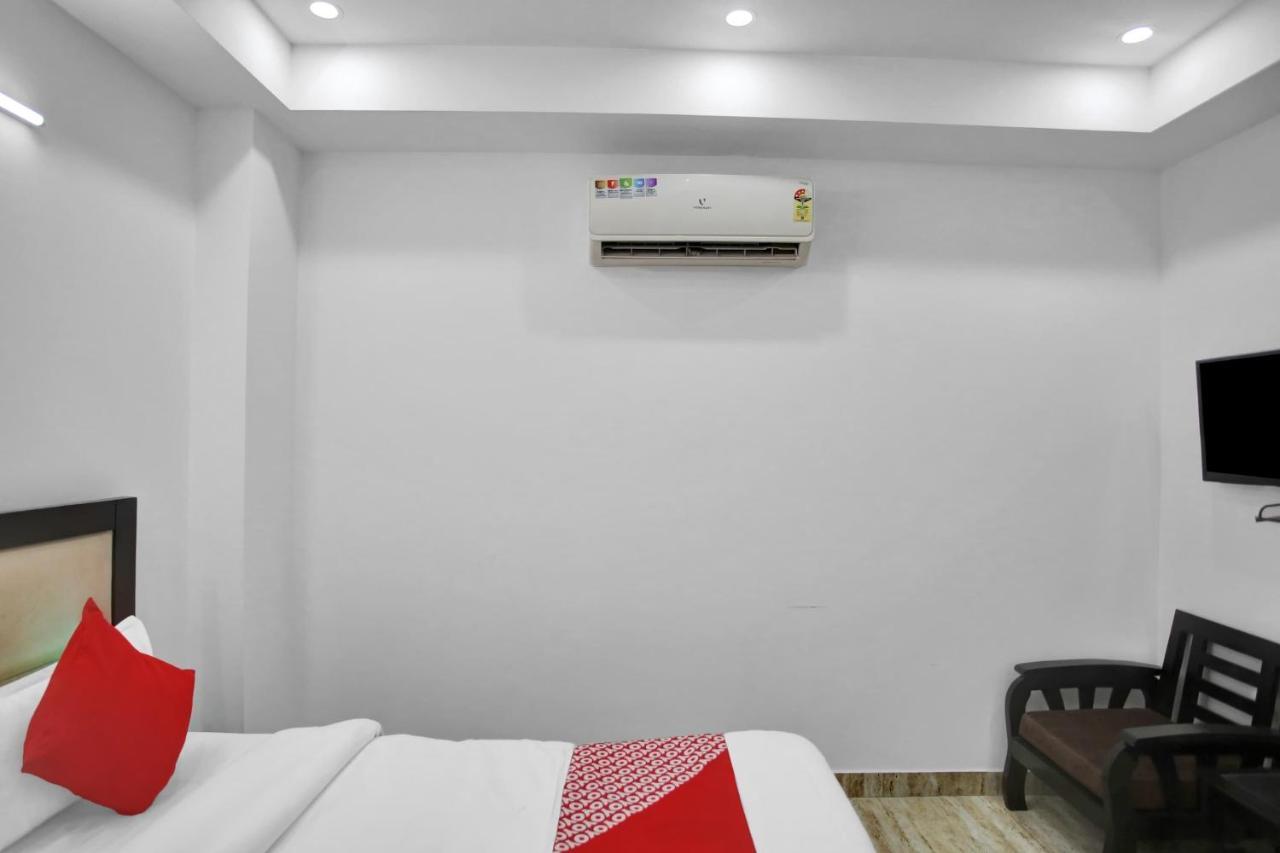 Oyo 82100 Golden Residency โนอิดา ภายนอก รูปภาพ