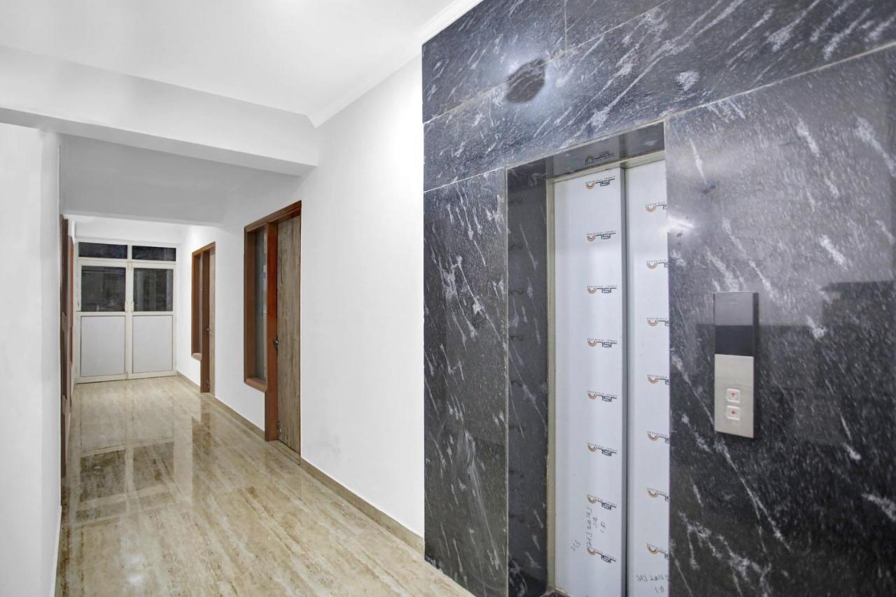 Oyo 82100 Golden Residency โนอิดา ภายนอก รูปภาพ
