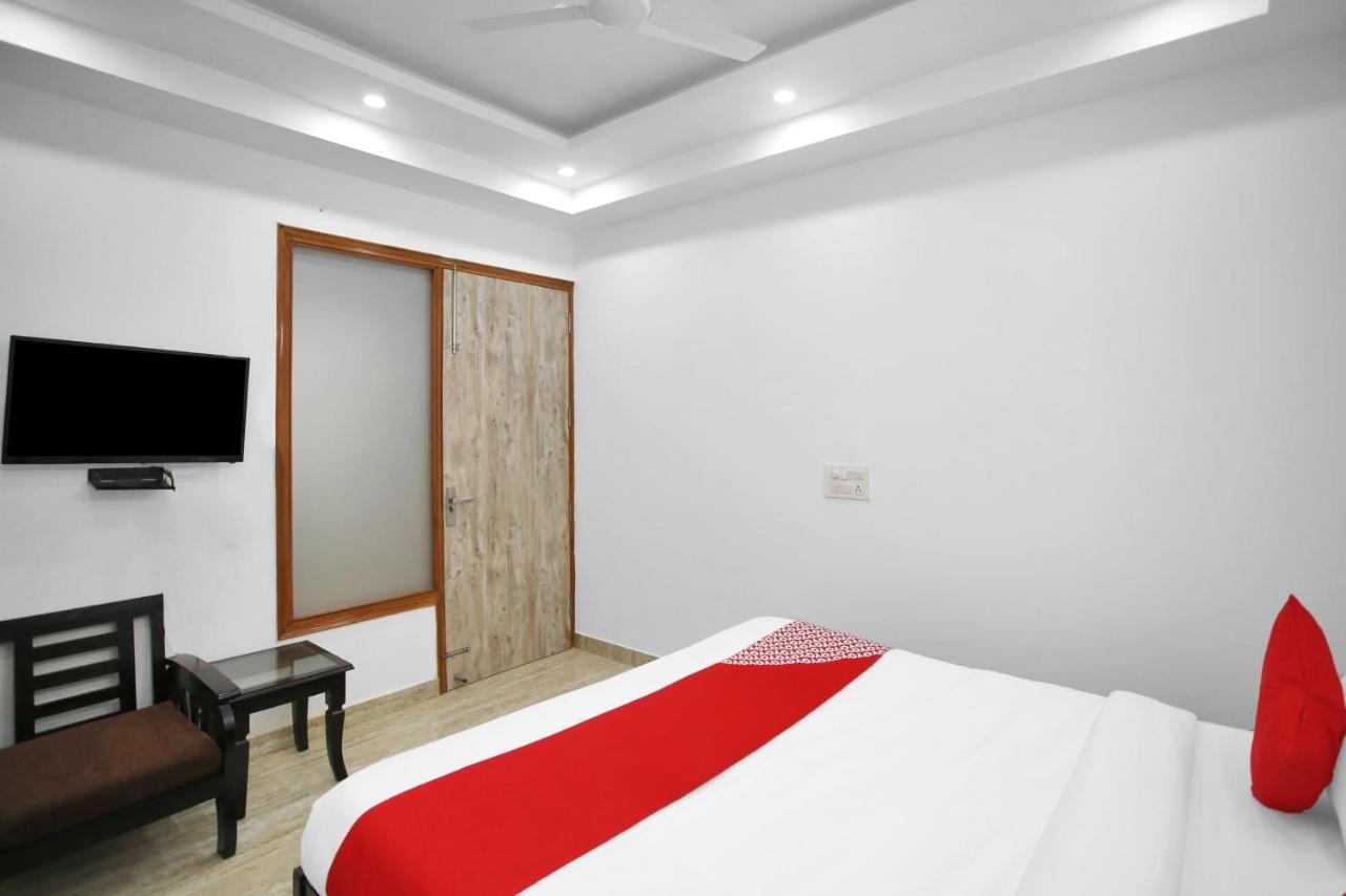 Oyo 82100 Golden Residency โนอิดา ภายนอก รูปภาพ